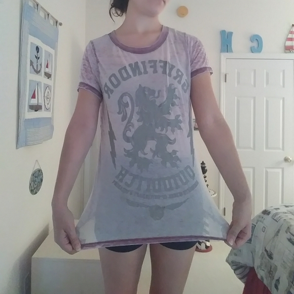 Gryffindor Burgundy T-shirt - Picture 10 of 12